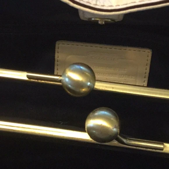 Beautiful Coach bag - Picture 9 of 11